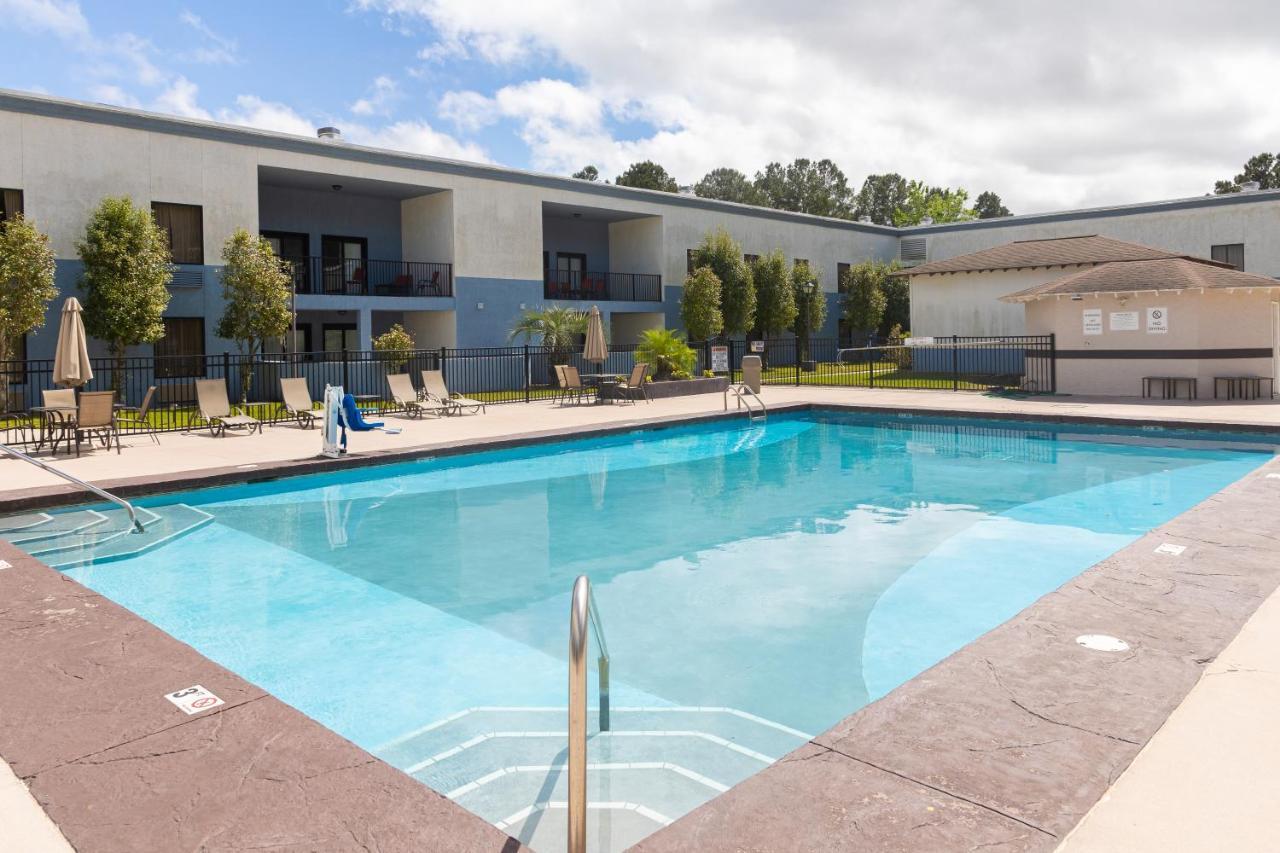 Cottonwood Suites Savannah Hotel & Conference Center Пуулър Екстериор снимка