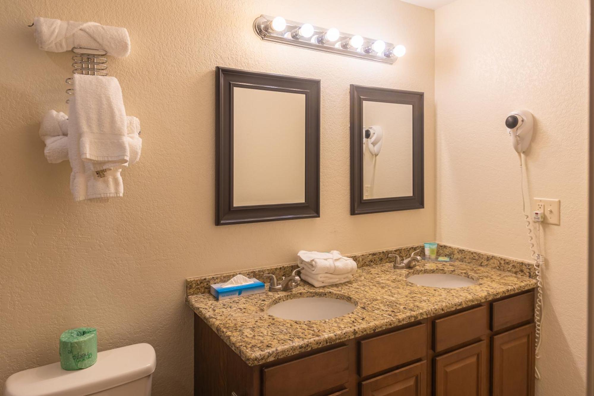 Cottonwood Suites Savannah Hotel & Conference Center Пуулър Екстериор снимка