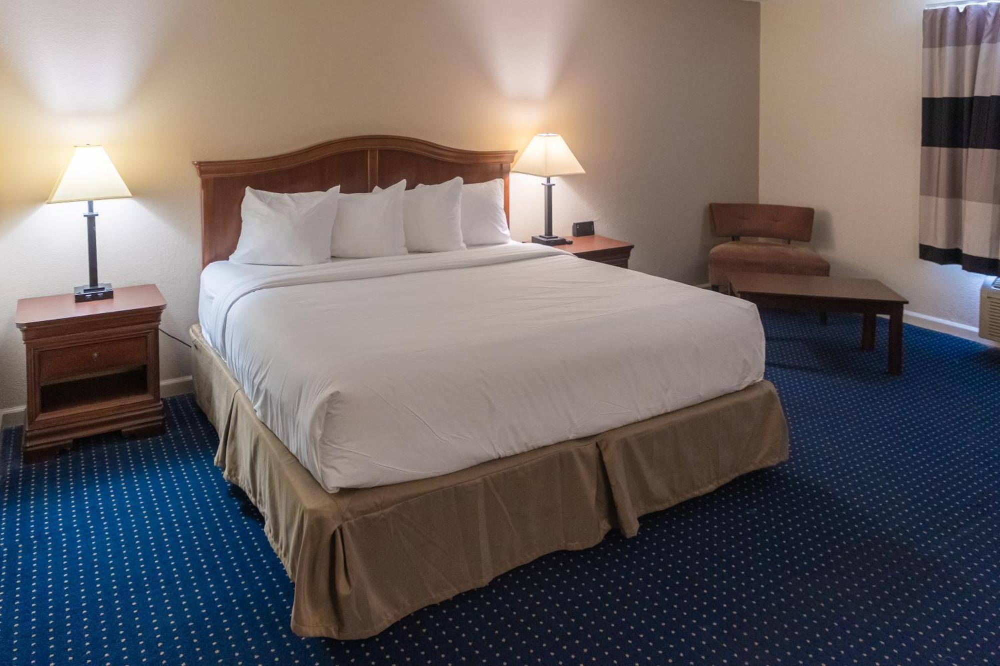 Cottonwood Suites Savannah Hotel & Conference Center Пуулър Екстериор снимка