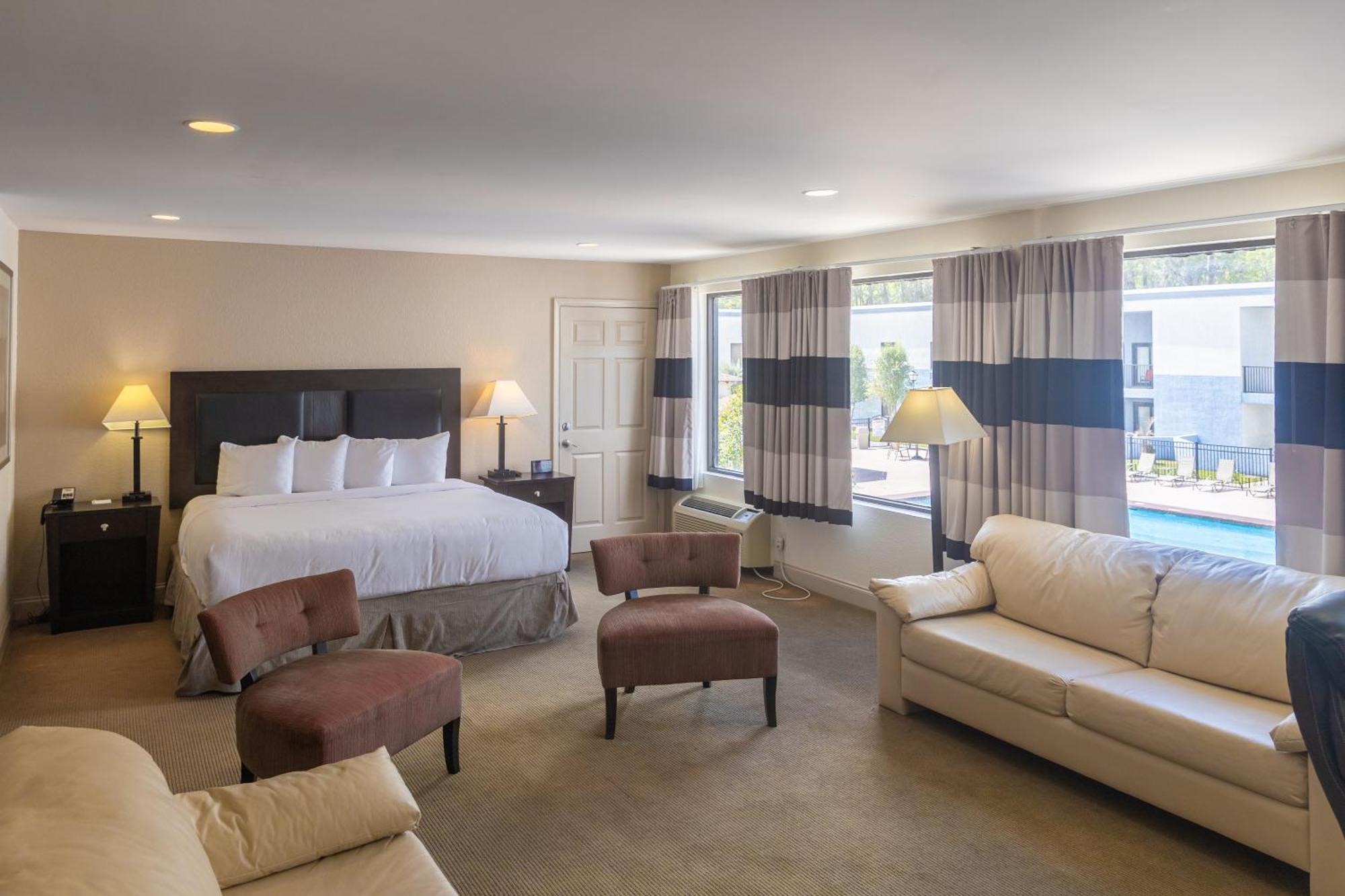 Cottonwood Suites Savannah Hotel & Conference Center Пуулър Екстериор снимка