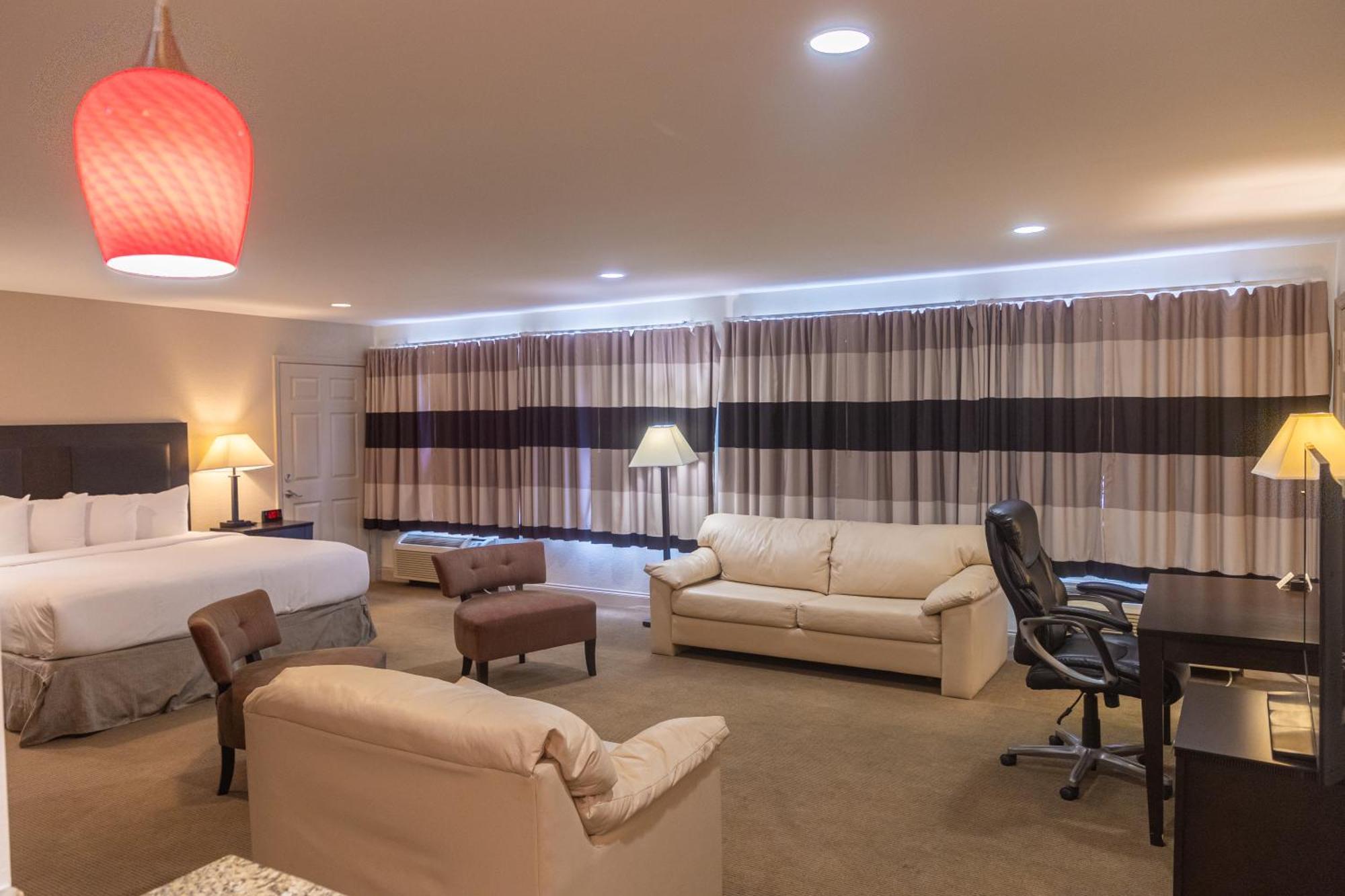 Cottonwood Suites Savannah Hotel & Conference Center Пуулър Екстериор снимка