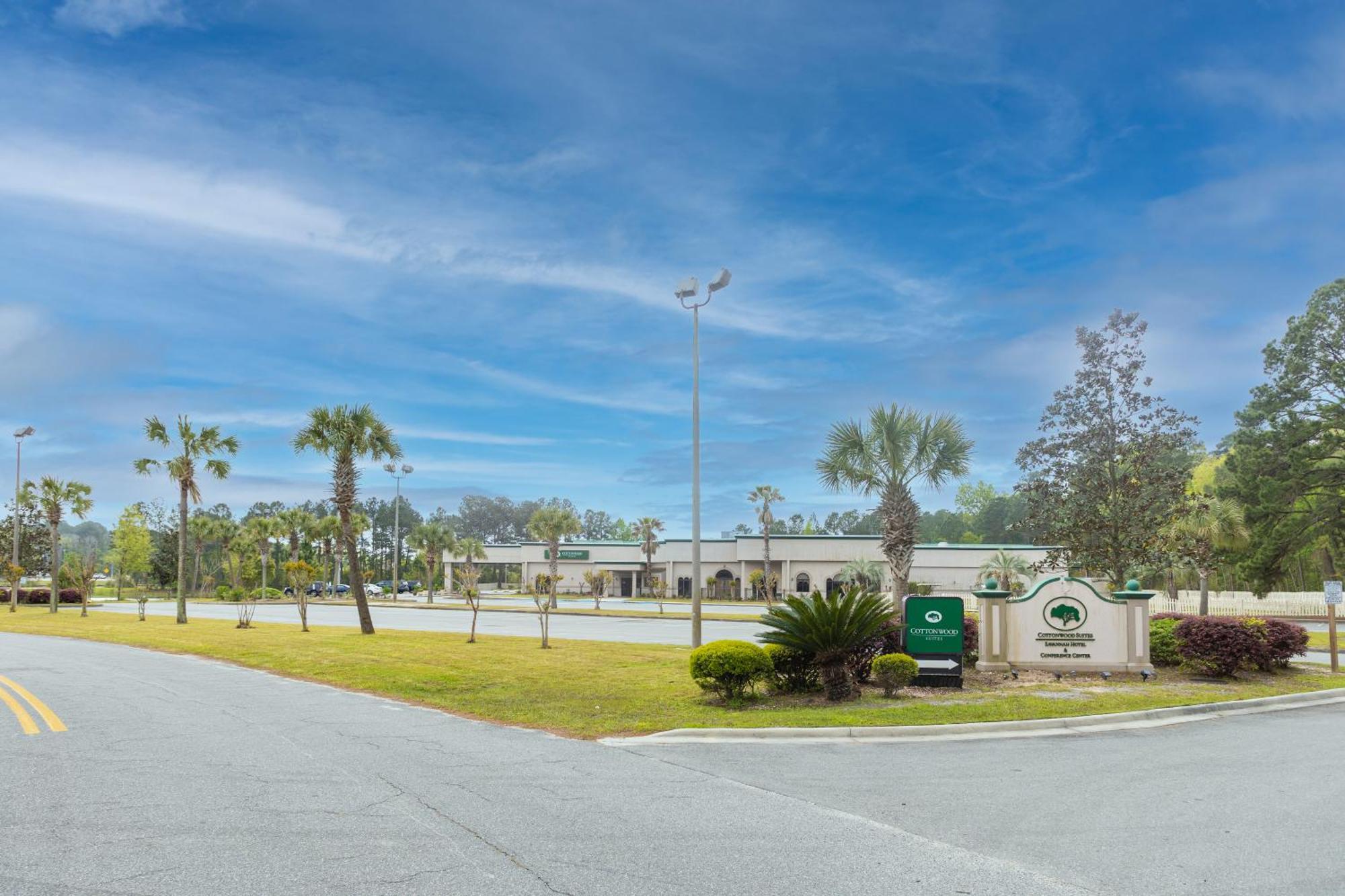 Cottonwood Suites Savannah Hotel & Conference Center Пуулър Екстериор снимка
