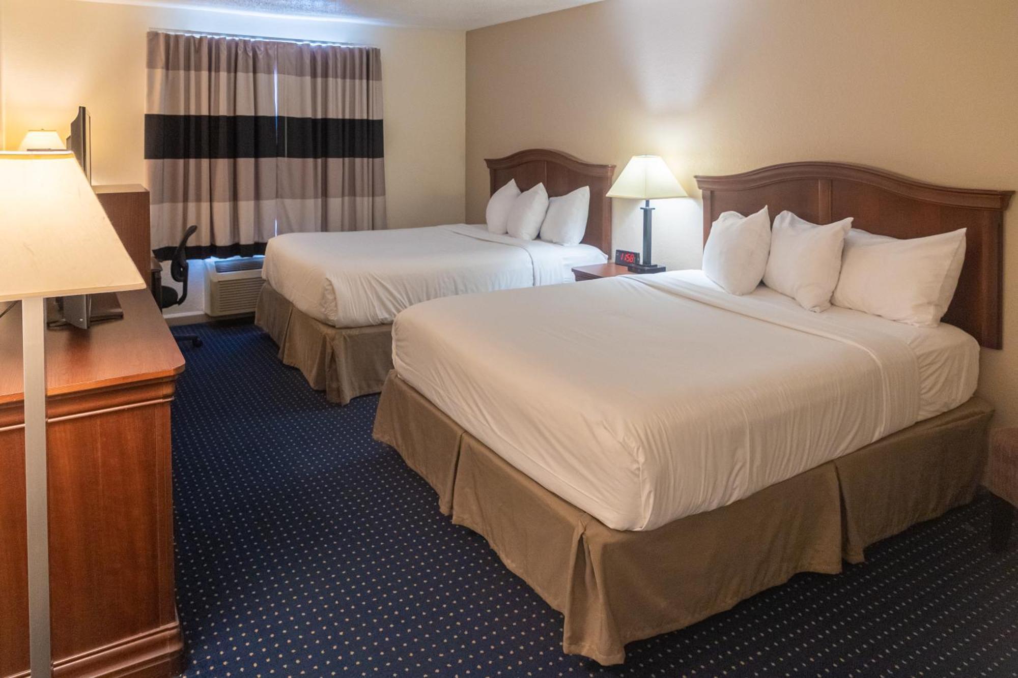 Cottonwood Suites Savannah Hotel & Conference Center Пуулър Екстериор снимка